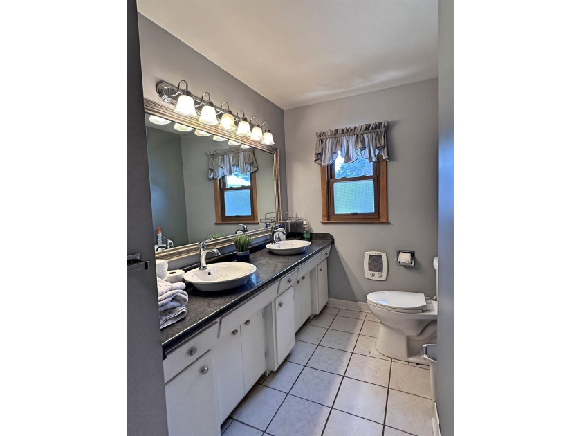 Great south side home with many amenities. Very large primary - photo 35