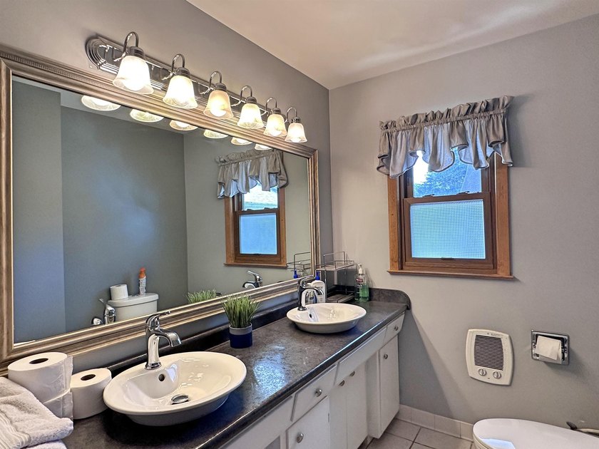 Great south side home with many amenities. Very large primary - photo 36