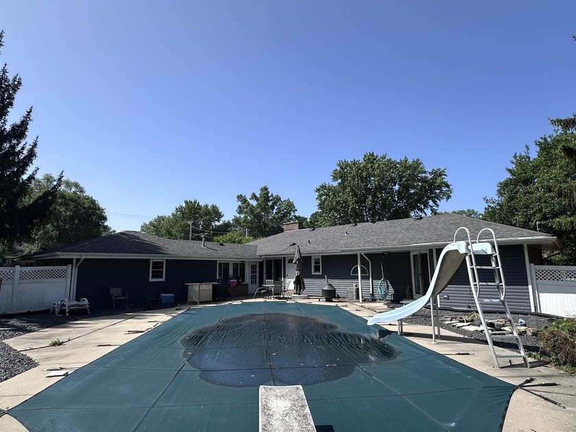 Great south side home with many amenities. Very large primary - photo 45