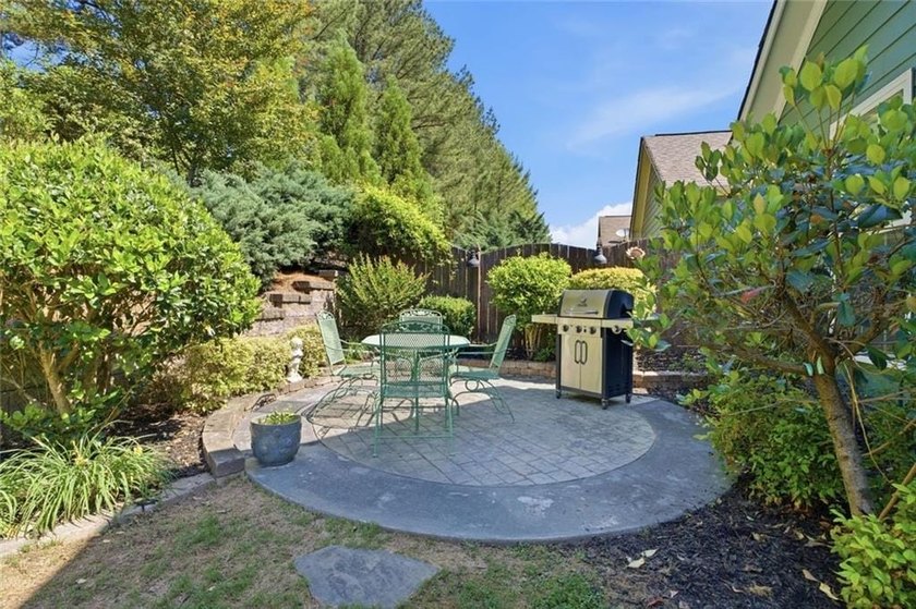 Welcome to 216 Providence Lane in the popular River Green - photo 5