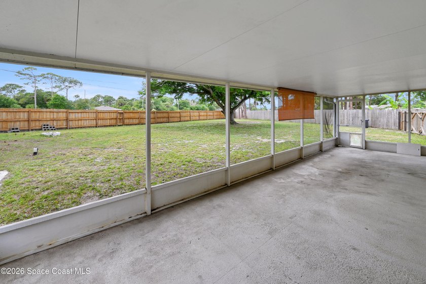 Charming home ready for its new owners! Enjoy added privacy with - photo 32