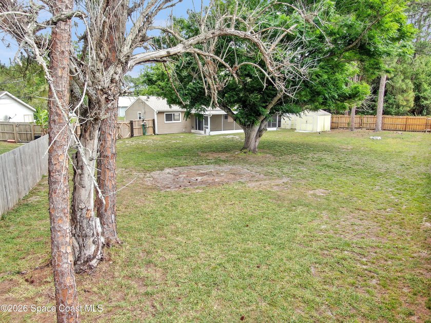 Charming home ready for its new owners! Enjoy added privacy with - photo 35
