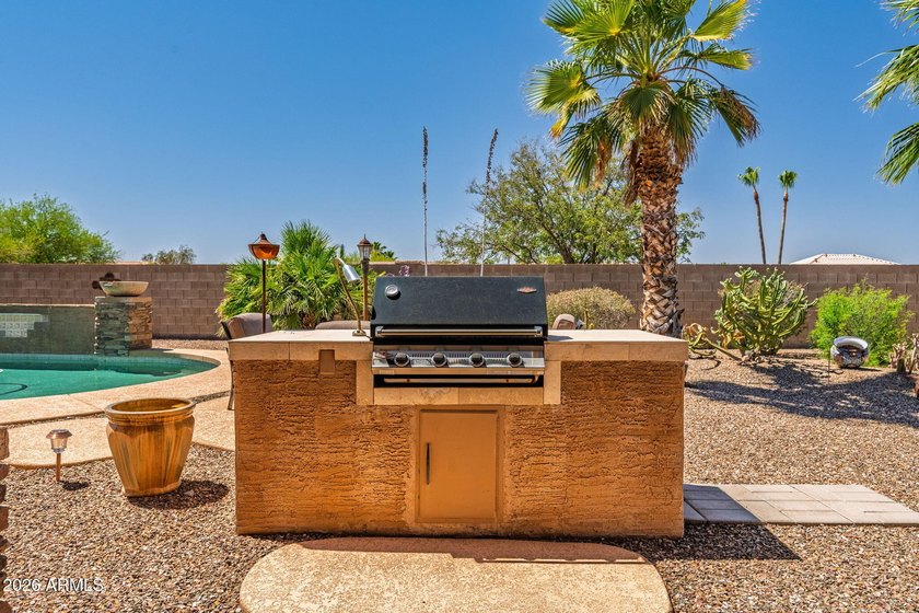 Stunning custom home in the desirable Coyote Ranch community! - photo 43