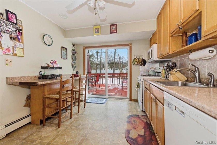 This Beautiful split sits on a .25 acres. It has a legal 1 - photo 7