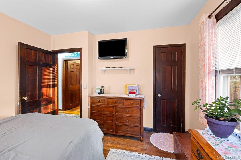 Charming four-bedroom, two bath Cape Cod located in Islip - photo 11