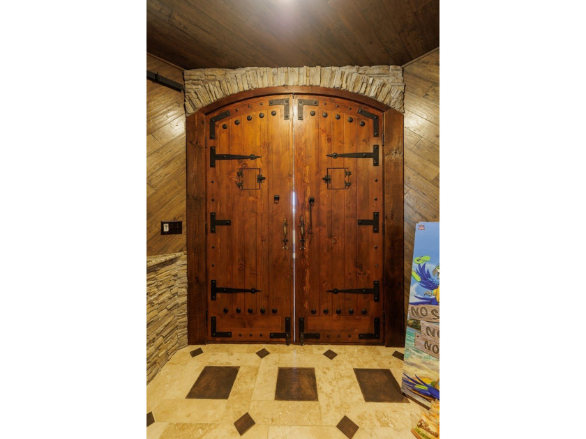 Lake Park living at its finest! This custom-built home truly - photo 11