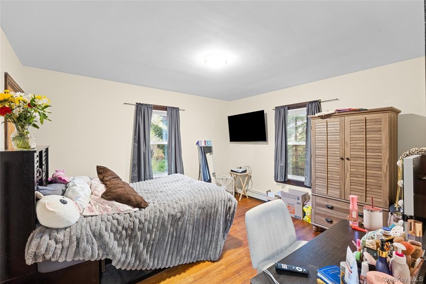 Charming four-bedroom, two bath Cape Cod located in Islip - photo 12