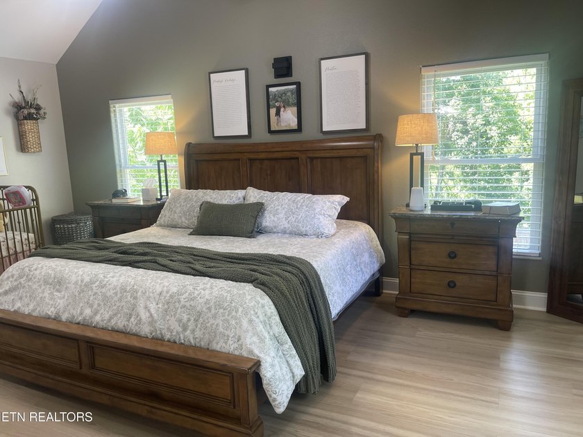 Move in ready and packed with updates! This well maintained 3 - photo 15