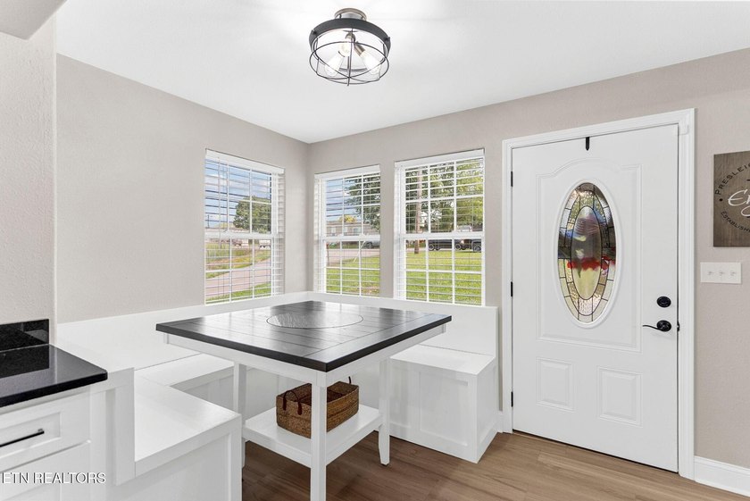 Move in ready and packed with updates! This well maintained 3 - photo 19