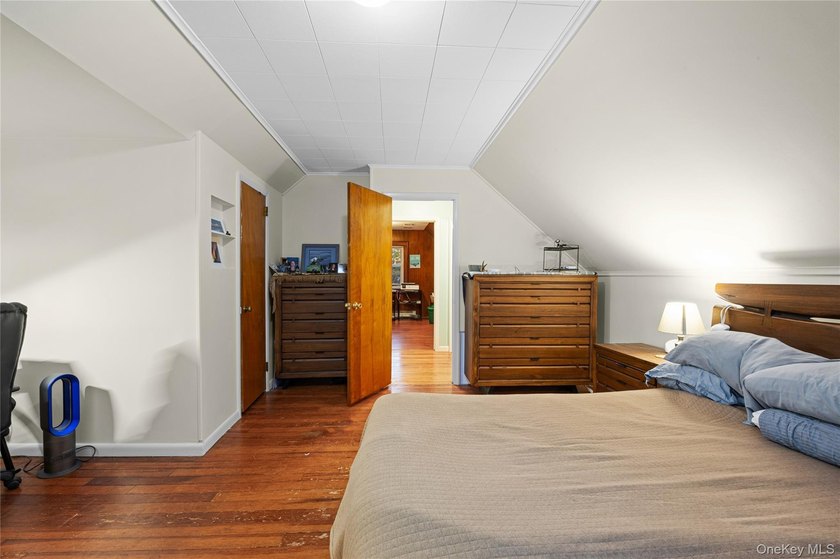 Charming four-bedroom, two bath Cape Cod located in Islip - photo 21