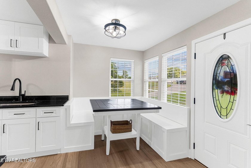 Move in ready and packed with updates! This well maintained 3 - photo 22