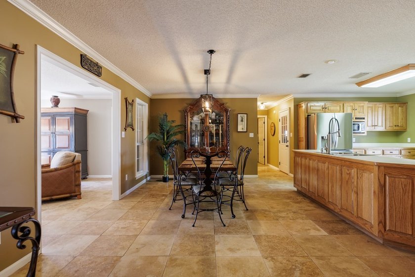 Lake Park living at its finest! This custom-built home truly - photo 25