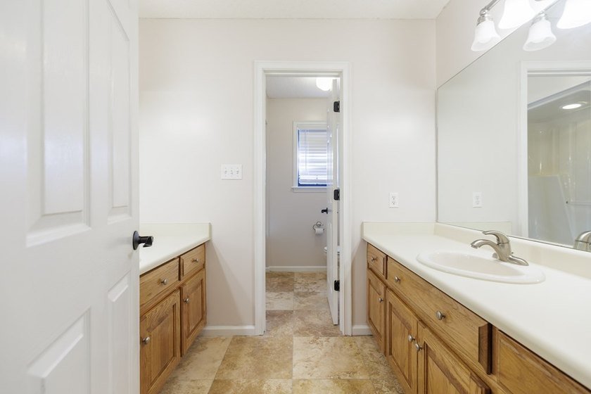 Lake Park living at its finest! This custom-built home truly - photo 31