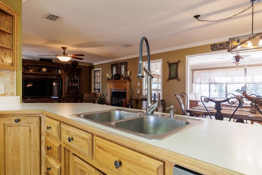 Lake Park living at its finest! This custom-built home truly - photo 33