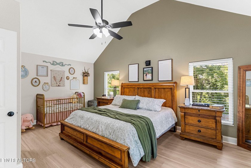 Move in ready and packed with updates! This well maintained 3 - photo 36
