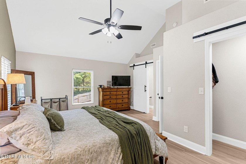Move in ready and packed with updates! This well maintained 3 - photo 39