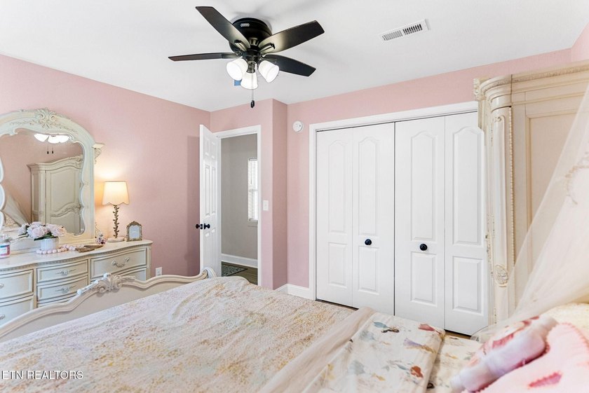 Move in ready and packed with updates! This well maintained 3 - photo 45