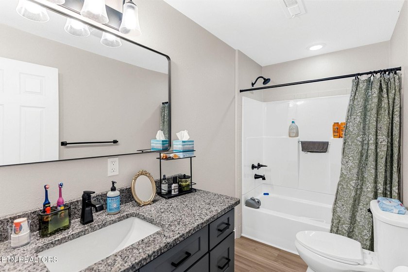 Move in ready and packed with updates! This well maintained 3 - photo 46
