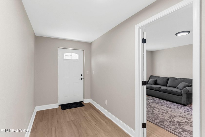 Move in ready and packed with updates! This well maintained 3 - photo 49