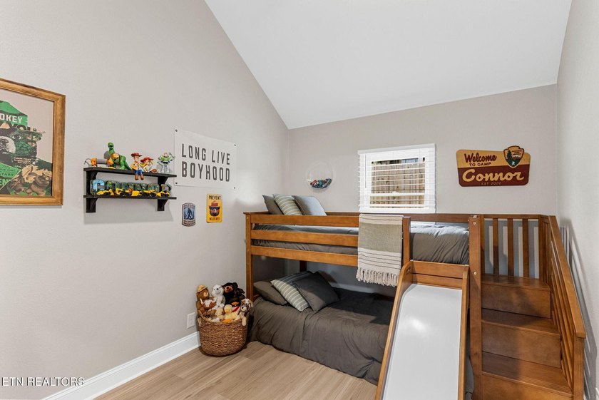 Move in ready and packed with updates! This well maintained 3 - photo 50