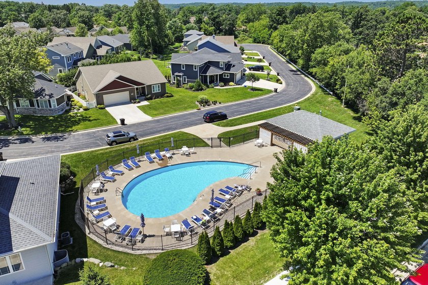 Immerse yourself in luxury living in this beautiful stand-alone - photo 4