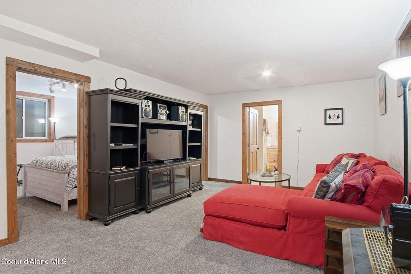 Discover exceptional versatility and location at 527/529 - photo 20