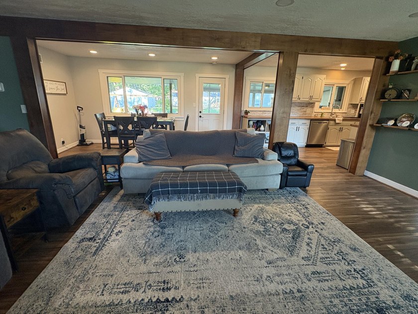 Welcome home! This beautifully updated and renovated 3 bedroom - photo 13