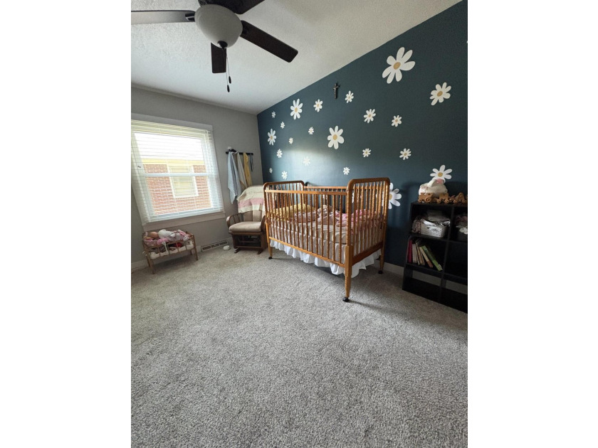 Welcome home! This beautifully updated and renovated 3 bedroom - photo 17