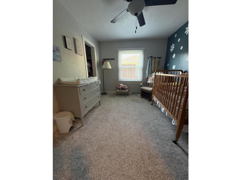 Welcome home! This beautifully updated and renovated 3 bedroom - photo 18