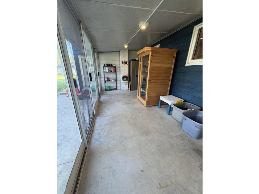 Welcome home! This beautifully updated and renovated 3 bedroom - photo 25