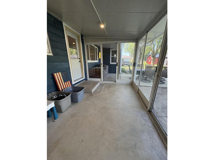 Welcome home! This beautifully updated and renovated 3 bedroom - photo 26