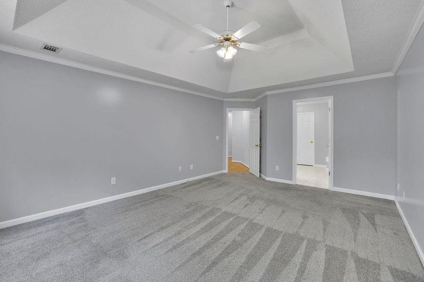 This 6 bedroom, 3 bathroom home offers of comfortable living - photo 12