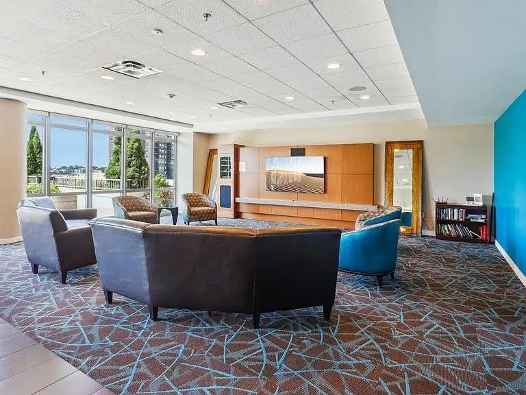 Welcome to unit #2003 at Skyscape. This 20th floor unit - photo 12