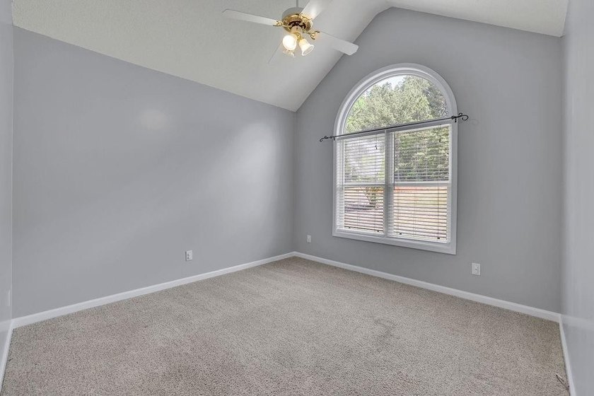 This 6 bedroom, 3 bathroom home offers of comfortable living - photo 14