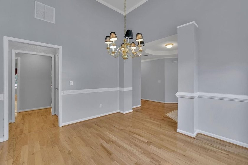 This 6 bedroom, 3 bathroom home offers of comfortable living - photo 15