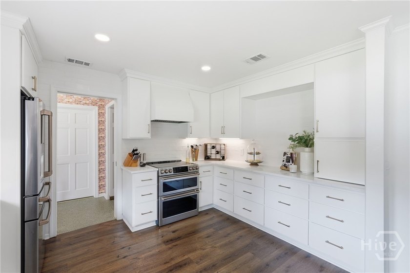 Welcome to 1 Bray Lane - a fully renovated, single-story home - photo 15