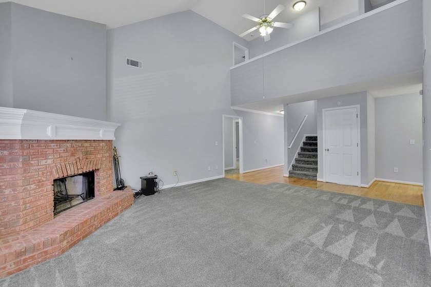This 6 bedroom, 3 bathroom home offers of comfortable living - photo 16