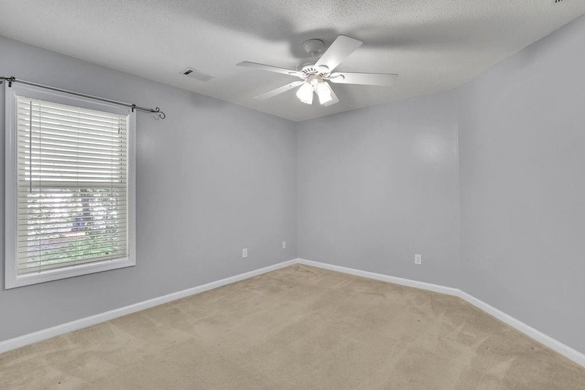 This 6 bedroom, 3 bathroom home offers of comfortable living - photo 27