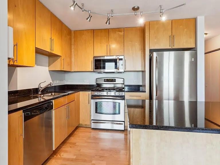 Welcome to unit #2003 at Skyscape. This 20th floor unit - photo 27