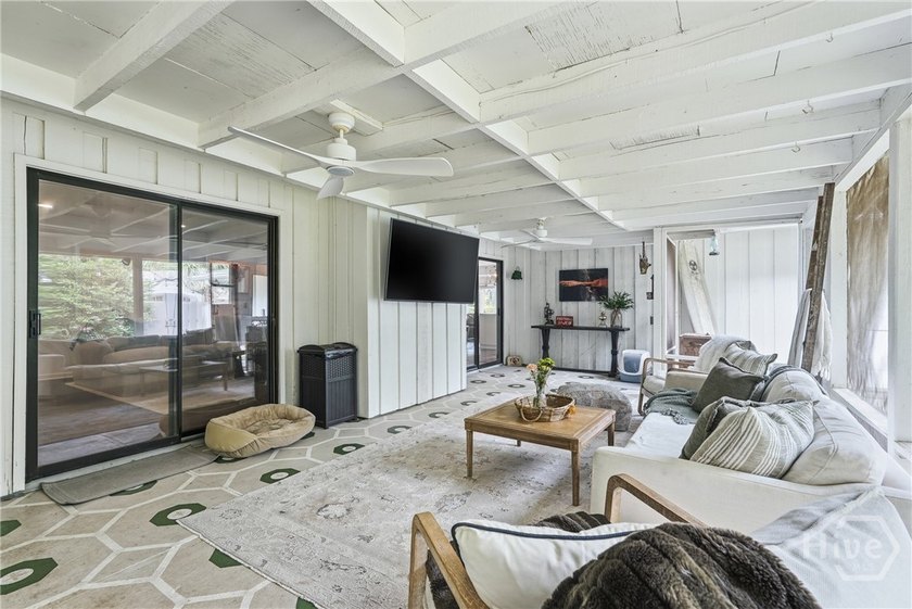 Welcome to 1 Bray Lane - a fully renovated, single-story home - photo 35