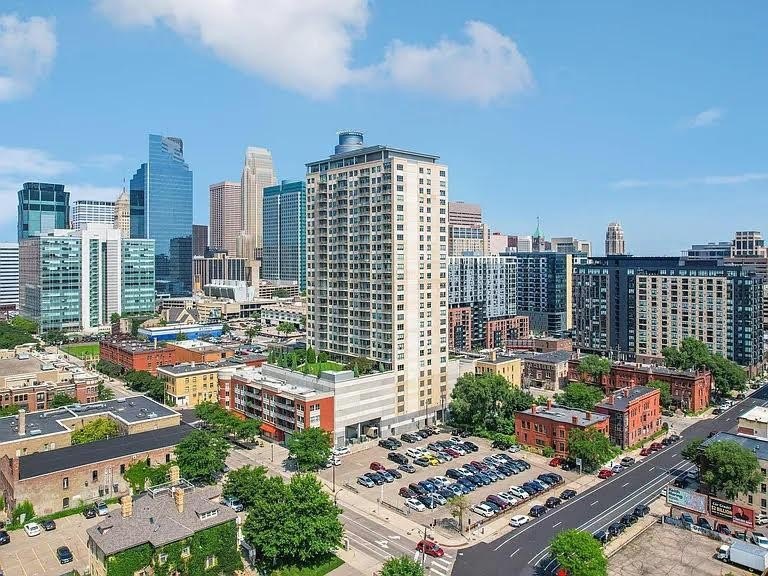 Welcome to unit #2003 at Skyscape. This 20th floor unit - photo 35