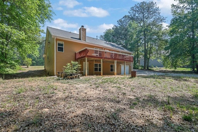 This 6 bedroom, 3 bathroom home offers of comfortable living - photo 47