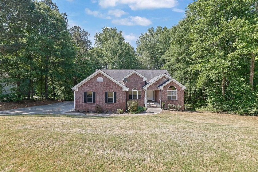 This 6 bedroom, 3 bathroom home offers of comfortable living - photo 49