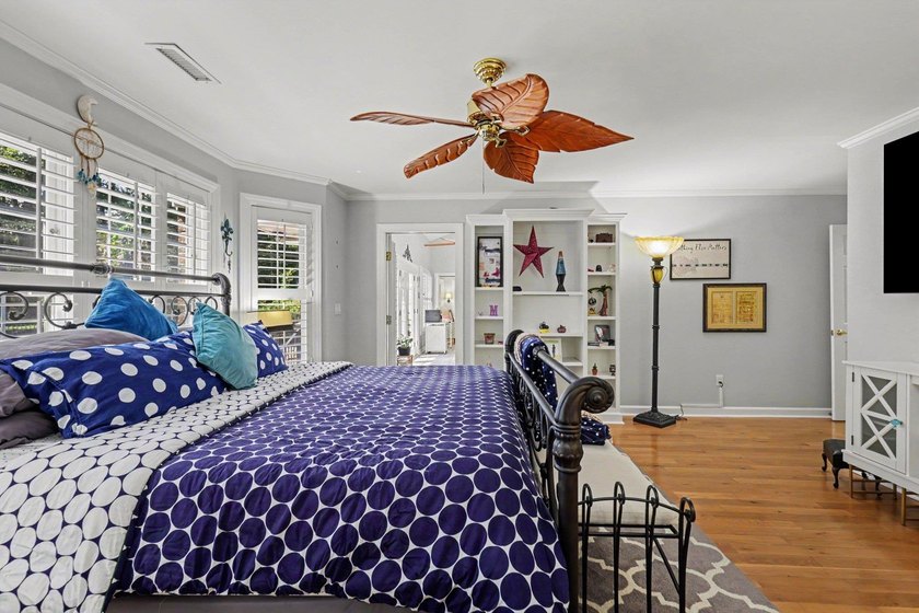 YOU FOUND THE ONE!!! Magnificent 3-bedroom, 3.5 bath brick home - photo 20