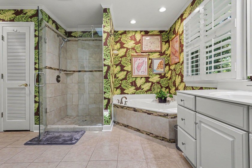 YOU FOUND THE ONE!!! Magnificent 3-bedroom, 3.5 bath brick home - photo 28