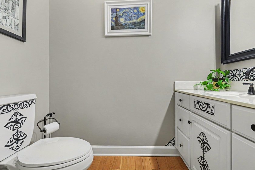YOU FOUND THE ONE!!! Magnificent 3-bedroom, 3.5 bath brick home - photo 31