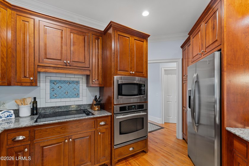Welcome to this exceptional custom-built 4-bedroom, 3.5-bath - photo 18
