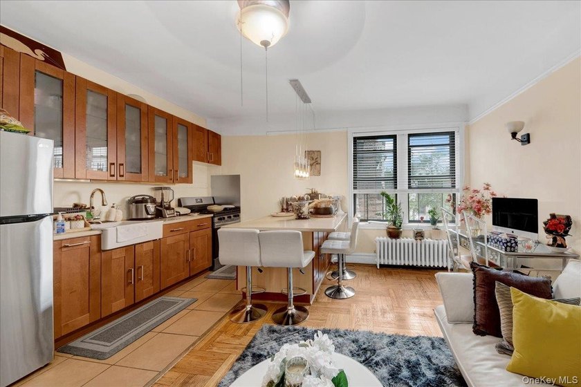 Spacious two-bedroom, one-bath co-op residence in a - photo 12