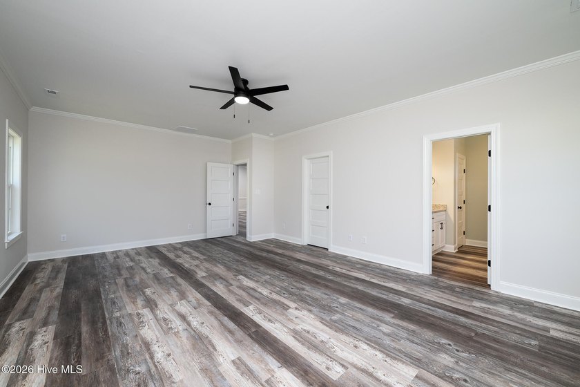 Move-in ready and waiting for its very first owners, this - photo 4