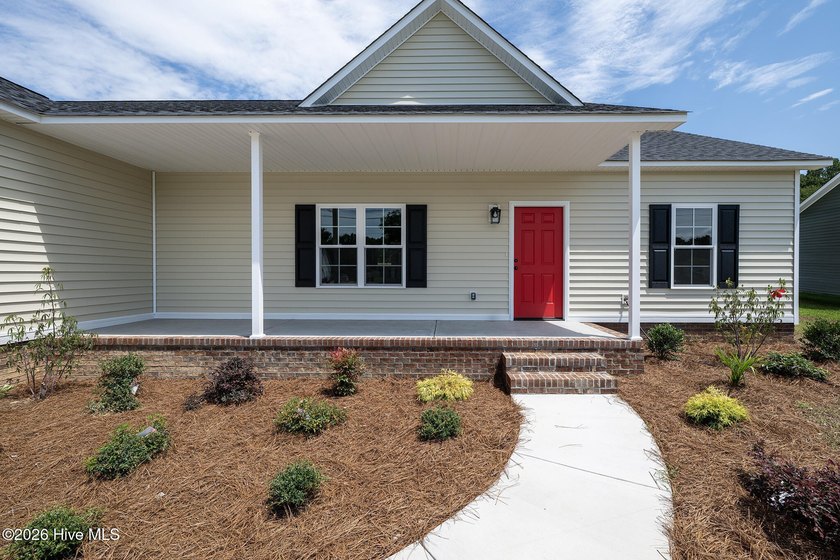 Move-in ready and waiting for its very first owners, this - photo 7